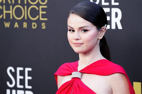 selena gomez nuda|Selena Gomez: I was ‘ashamed’ to pose naked on album cover